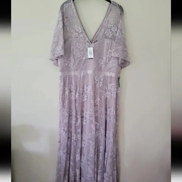 NWT Torrid Special Occasion Lilac Purple Lace Gown - Picture 4 of 6